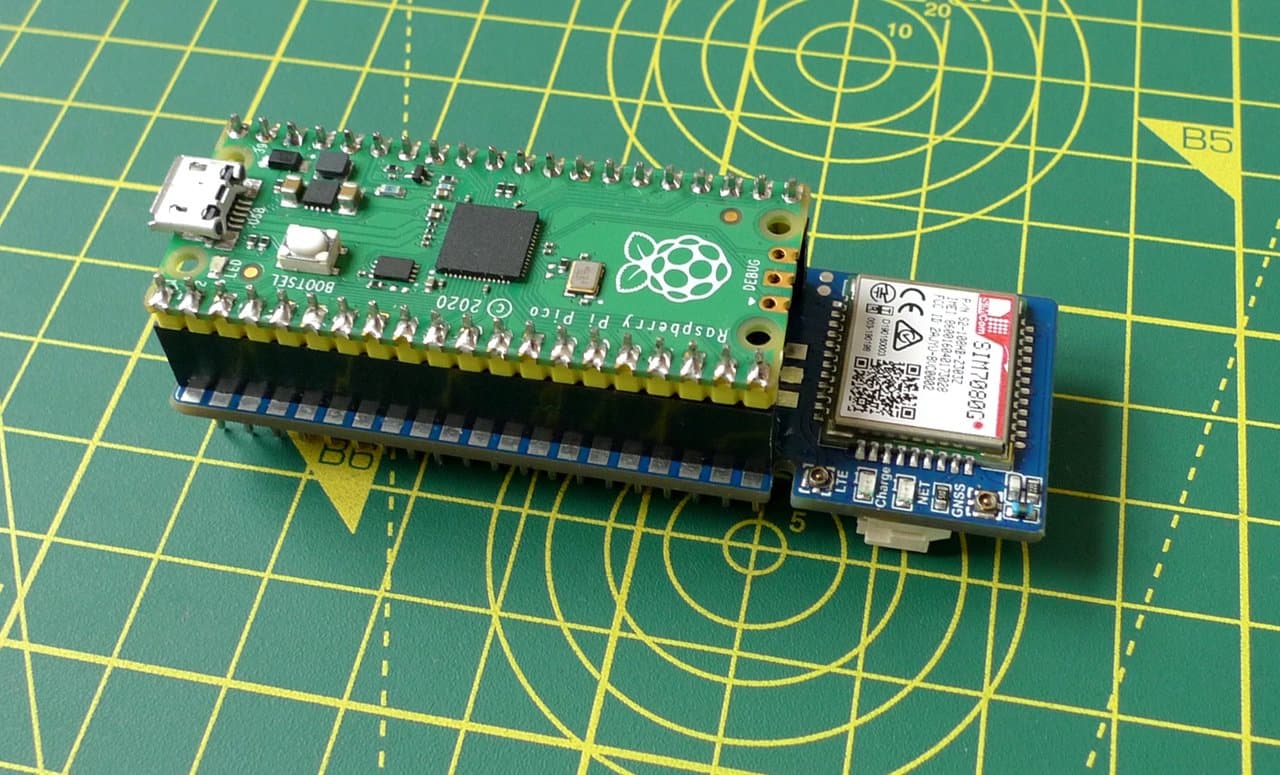 Raspberry Pi Pico and Waveshare Pico SIM7080.