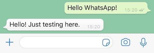 Wenn wir eine Nachricht an unsere WhatsApp-Sandbox-Nummer senden, erhalten wir die Antwort „Hello! Just testing here.“ (Hallo! Dies ist nur ein Test.)